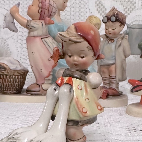 COPY - ❤️TM2 ‘Goose Girl’ Hummel #47 3/0 - Picture 2 of 7